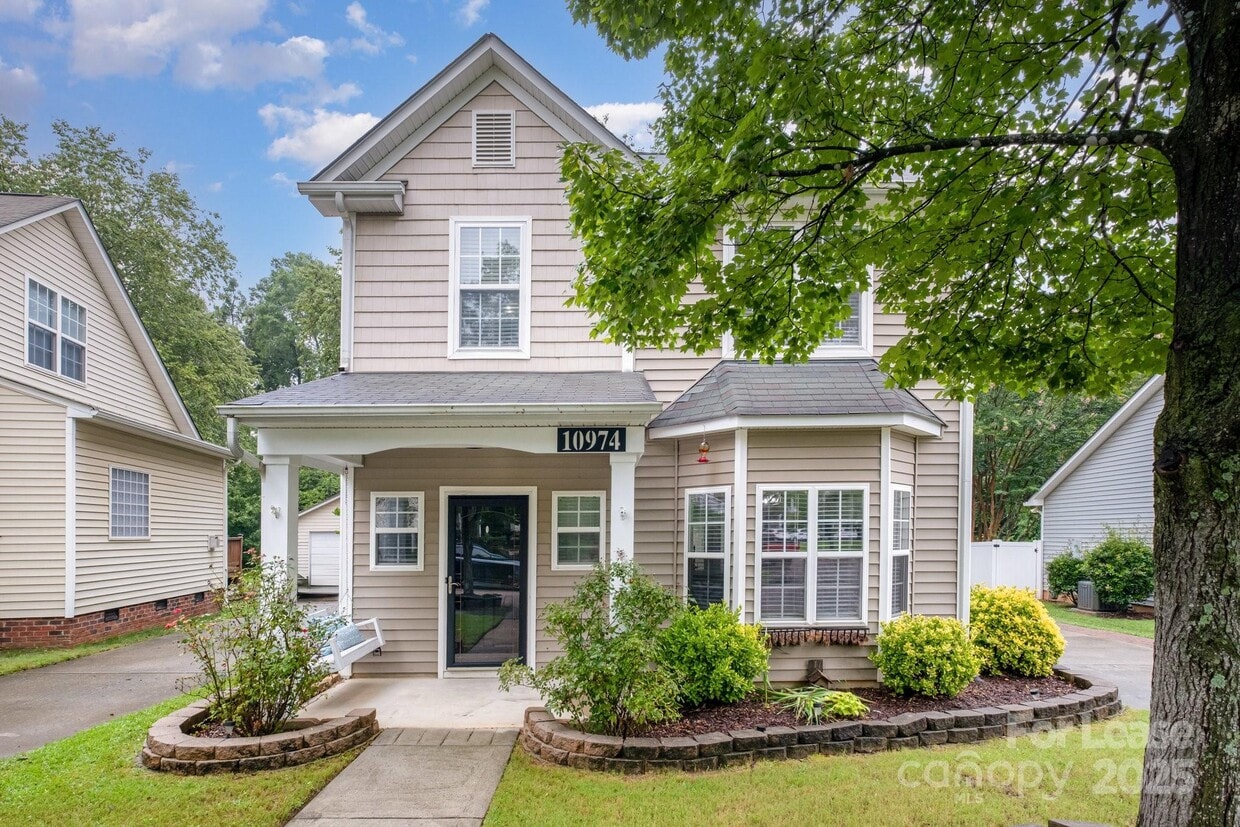 Primary Photo - 10974 Heritage Green Dr