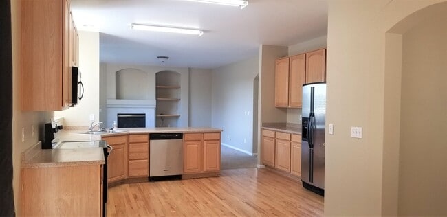 Foto del edificio - 3 Bedroom + Loft with Main Floor Office and 3 Car Garage!