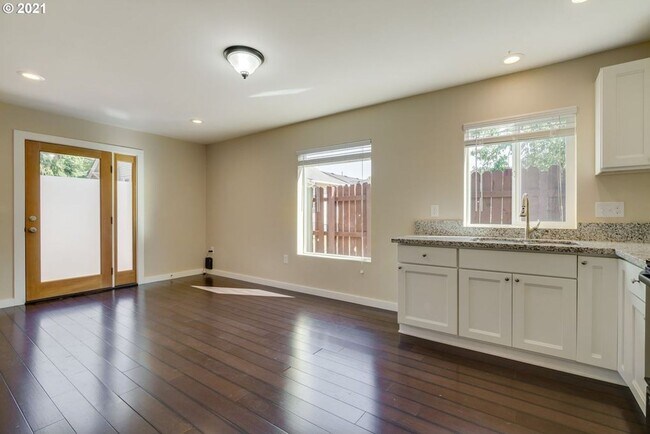 Foto del edificio - NEWER, MODERN 1 BEDROOM HOME! CONVENIENT L...