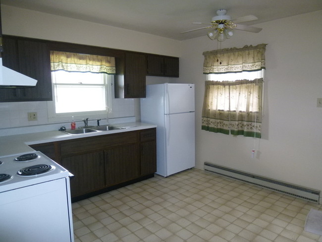 Building Photo - 2 Bedroom Duplex in Clinton