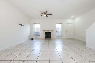 Building Photo - 17441 Red Oak Dr