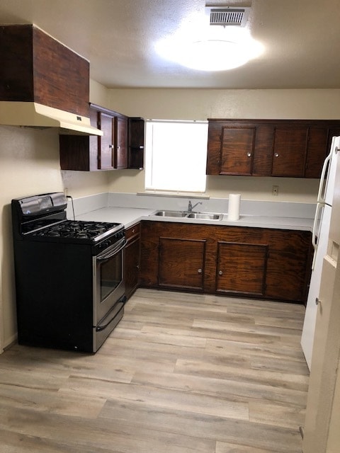kitchen - 917 E 38th St