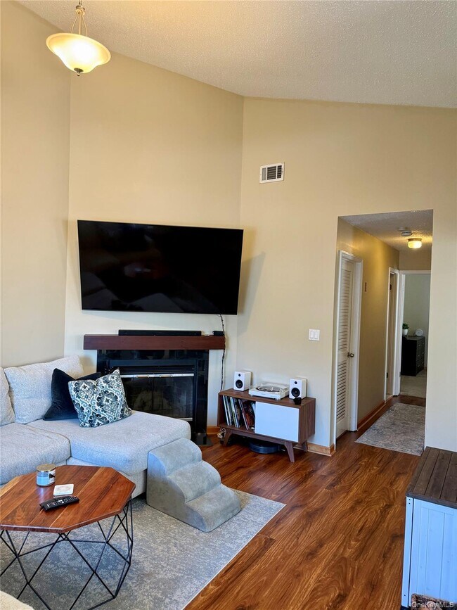 Building Photo - 4013 Whispering Hills Dr