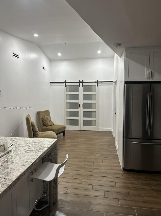 Foto del edificio - 7121 Harding St