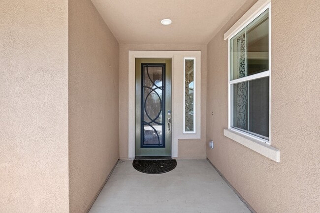 Building Photo - 377 Silver Ridge Dr