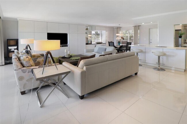 Foto del edificio - 220 Kings Point Dr