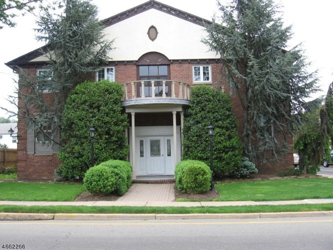 8 Lakeside Dr Unit 8A, Millburn, NJ 07041 Condo for Rent in Millburn