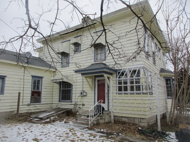 Building Photo - 923 Custer St