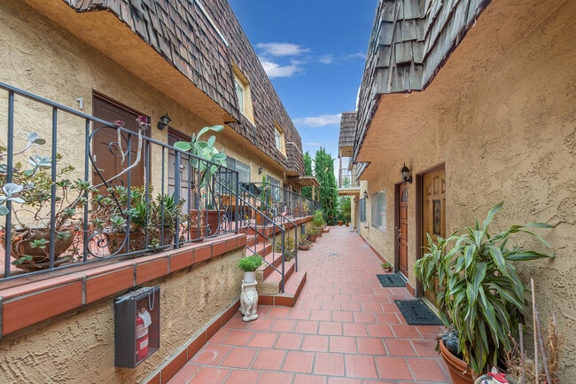 Building Photo - 4140 Fair Ave