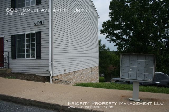 Building Photo - 605 Hamlet Ave
