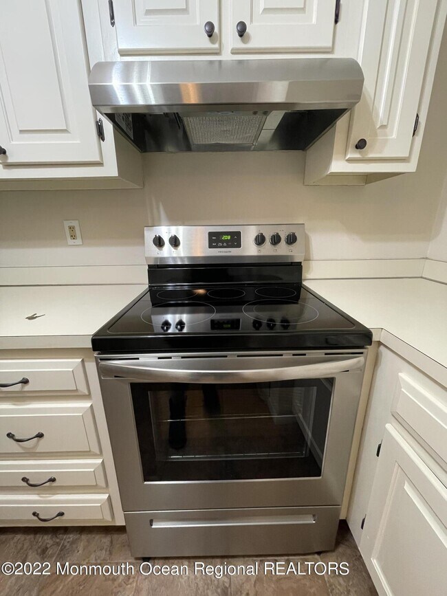 Foto del edificio - 87 Arrowood Rd