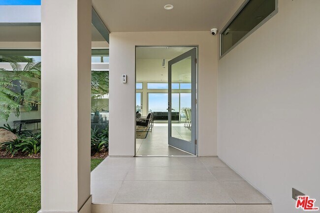 Foto del edificio - 2189 Summitridge Dr