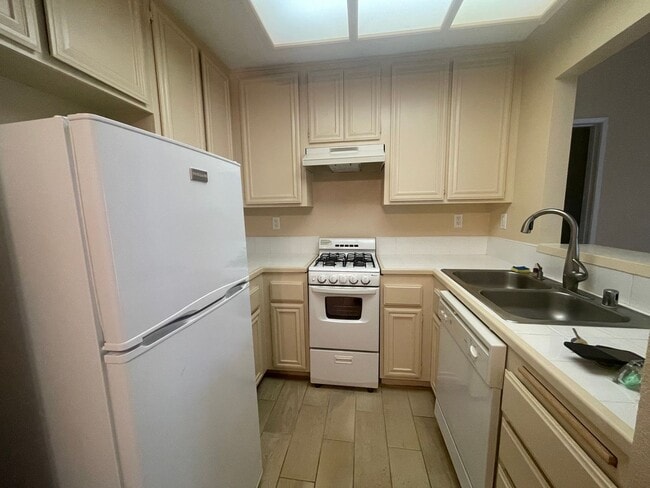 Building Photo - Adorable 2bdrm/2ba in Rancho Santa Margarita