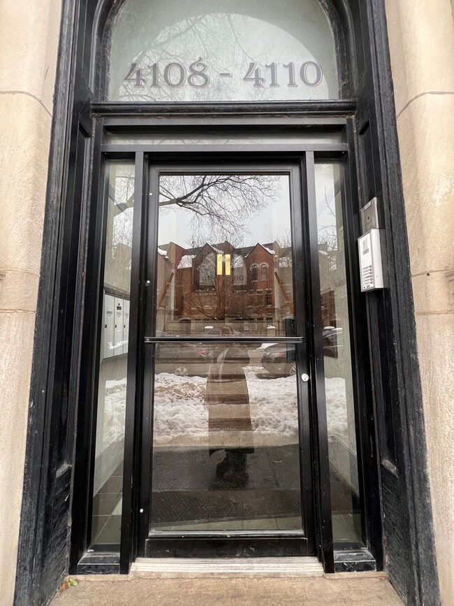 Foto del edificio - 4108 N Southport Ave