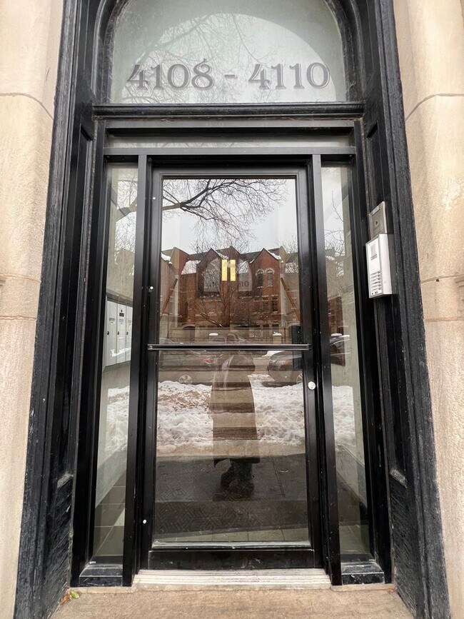 Photo - 4108 N Southport Ave Apartment