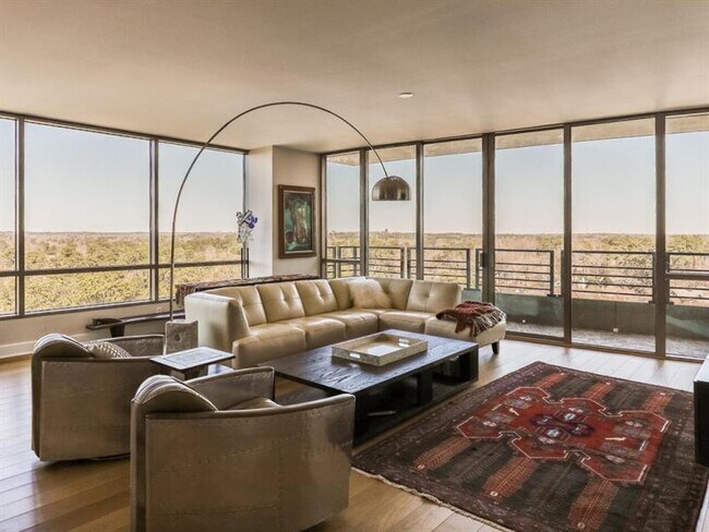Foto del edificio - 700 Park Regency Pl NE