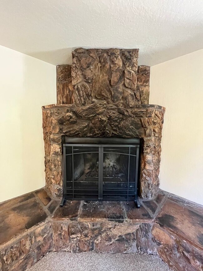 Foto del edificio - 4 Bedroom, 2 bath single-family home, priv...