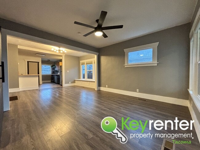 Building Photo - Cozy 4 Bedroom Tacoma Rental Home Near Lincoln District and Downtown