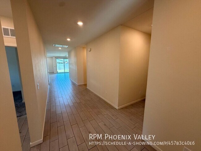 Building Photo - 12644 W Gardenia Ave