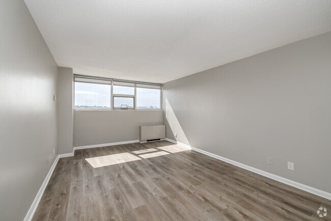 2BR, 2BA - 1,275SF - Primary Bedroom - Regency Tower