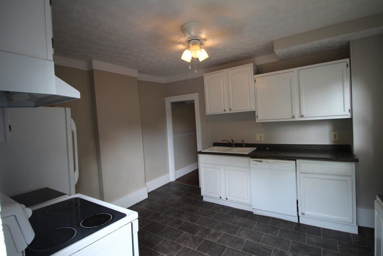 Foto del edificio - Large 2 bedroom duplex in Weiland Park / Italian Village area