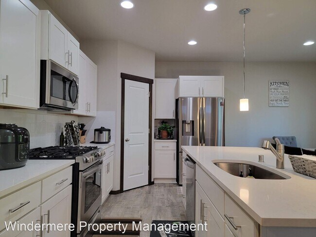 Building Photo - 3 br, 2.5 bath House - 5050 Granger Street