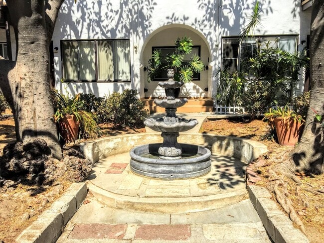 Building Photo - Windsor Court - Windsor Court Glendale LLC