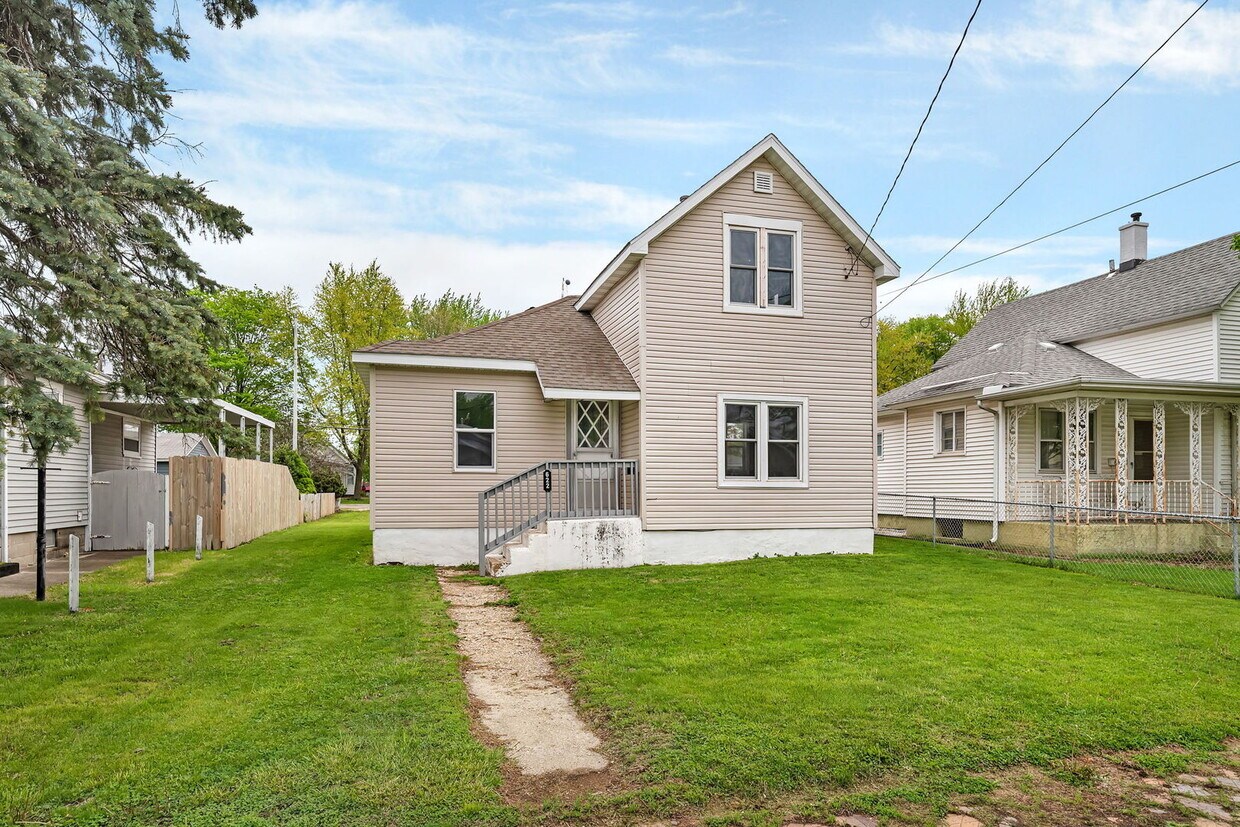 Primary Photo - 622 E Joliet St