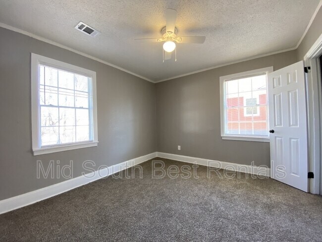 Foto del edificio - 1330 Chadwick Cir