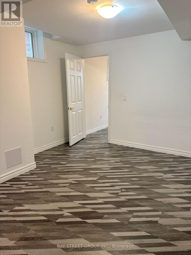 71 Strathgreen Ln, (Keswick South), ON L4P 0J2 House for