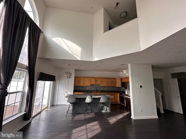 Building Photo - 206 Golden Eagle Way
