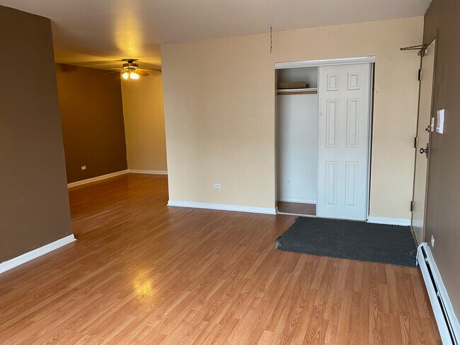 Foto del edificio - 238 Shorewood Dr