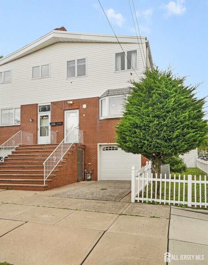 Primary Photo - 295 Water St