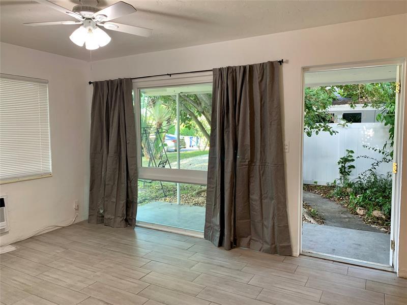Foto principal - 2400 NE 4th St