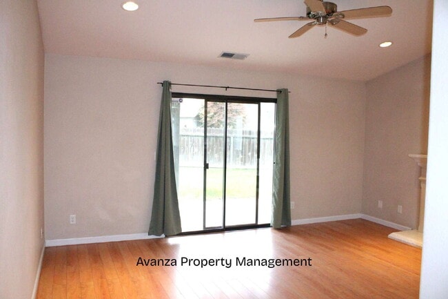 Building Photo - 4 Bedroom/2 Bath Home in Clovis  (Herndon and Armstrong)