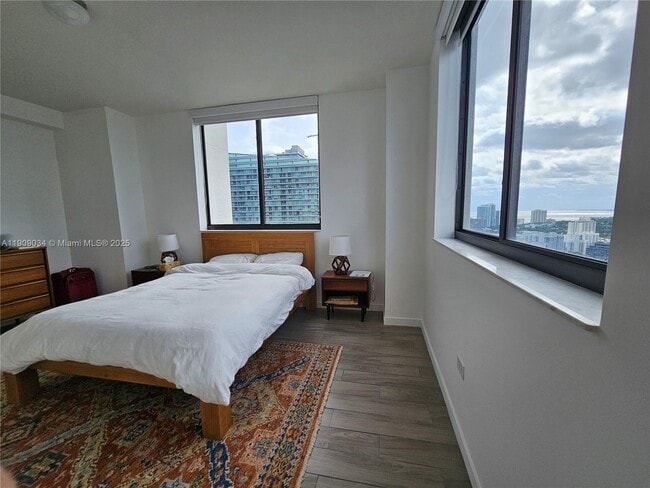 Foto del edificio - 999 SW 1st Ave