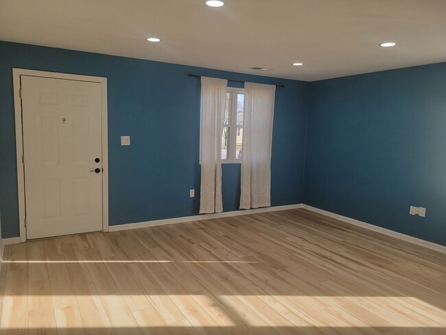 Building Photo - Lovely 3 BR/1 BA Single-Family Home in Gle...