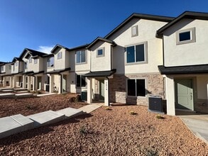Building Photo - 2814 E Fireweed Ln