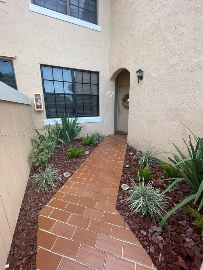 Foto del edificio - 11864 NW 11th St