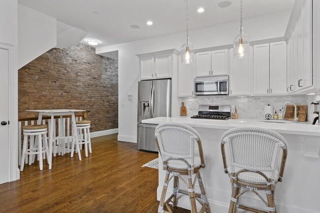 Foto del edificio - 496 E 3rd St