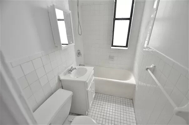 Foto del edificio - 2705 Morris Ave