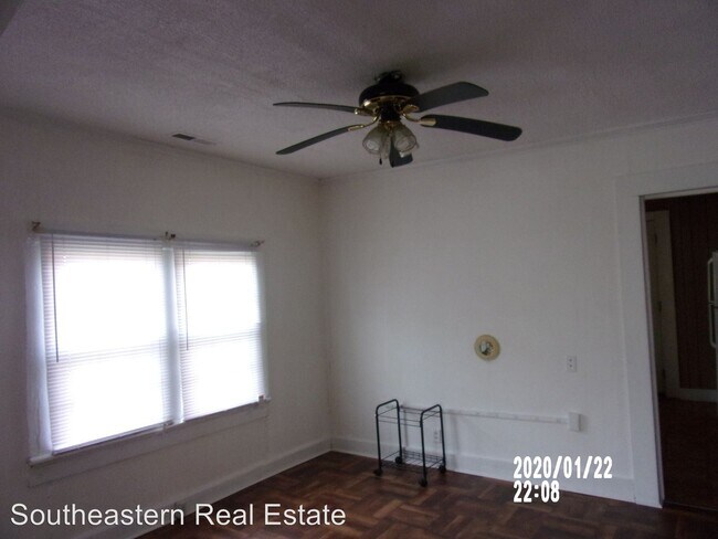 Building Photo - 3 br, 1 bath House - 310 N Wright St