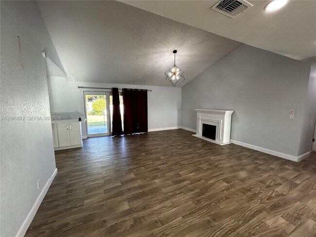 Foto del edificio - 2403 NW 108th Terrace
