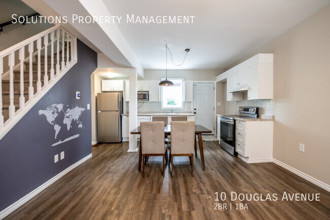 Building Photo - CHARMING UPDATED 2 BEDROOM HOUSE