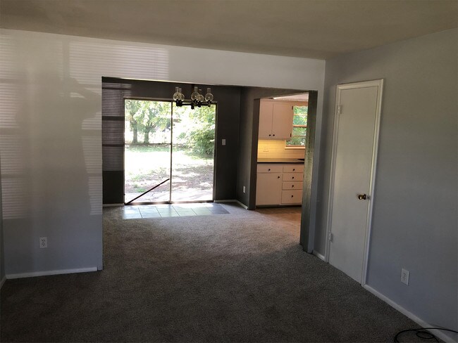 Foto del edificio - 904 Westchester Dr