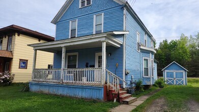 Building Photo - 172 River St
