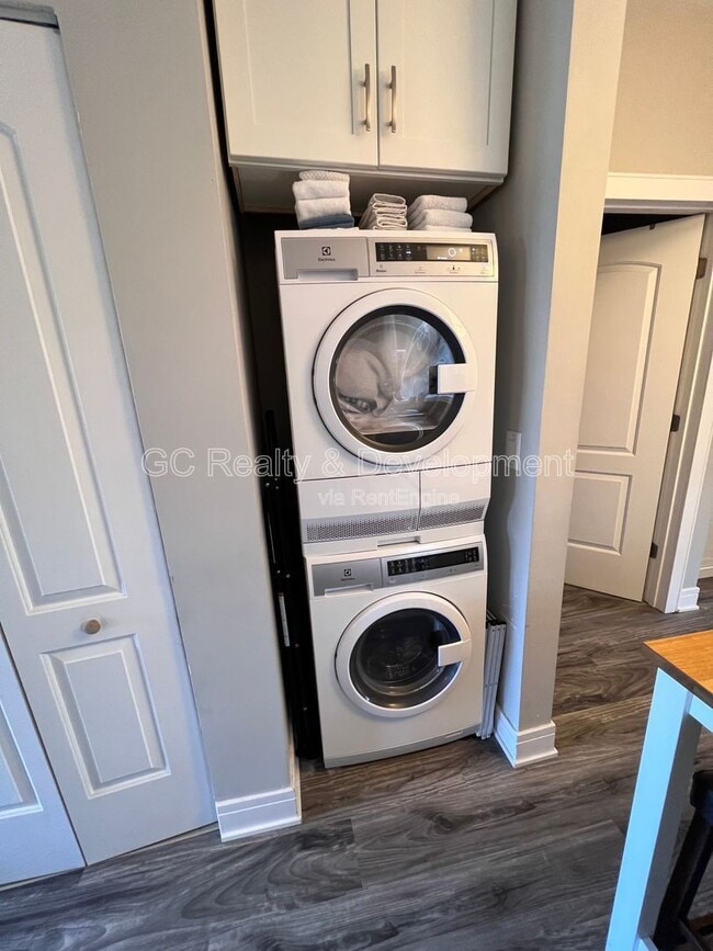 Photo - 1455 W Augusta Blvd Apartment