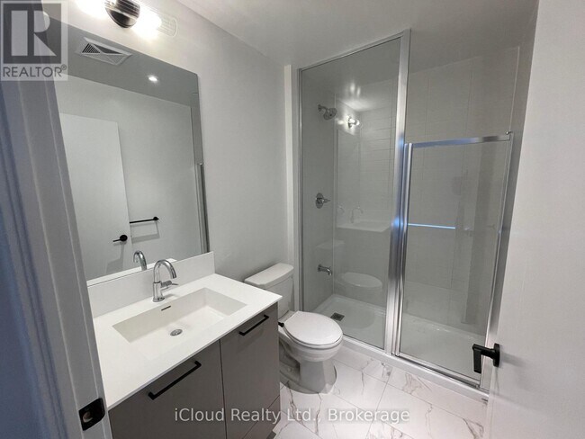 Photo du bâtiment - 10 Lagerfeld Dr