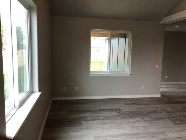 Foto del edificio - Modern Townhome with Heated Garage