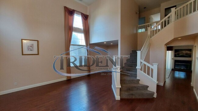 Foto del edificio - This is a large 4 bedroom, 3 bath SOLAR house with a bonus room upstairs